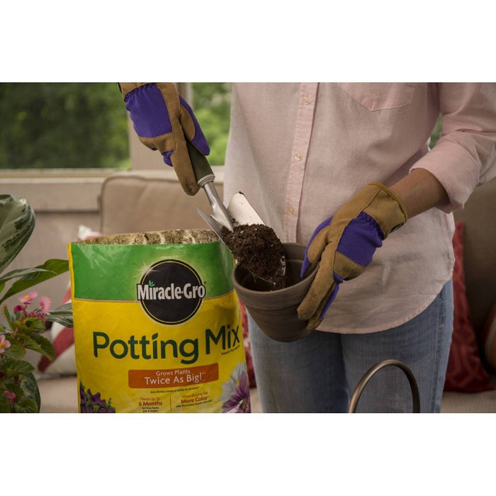 Miracle-Gro Premium Potting Mix 8qt