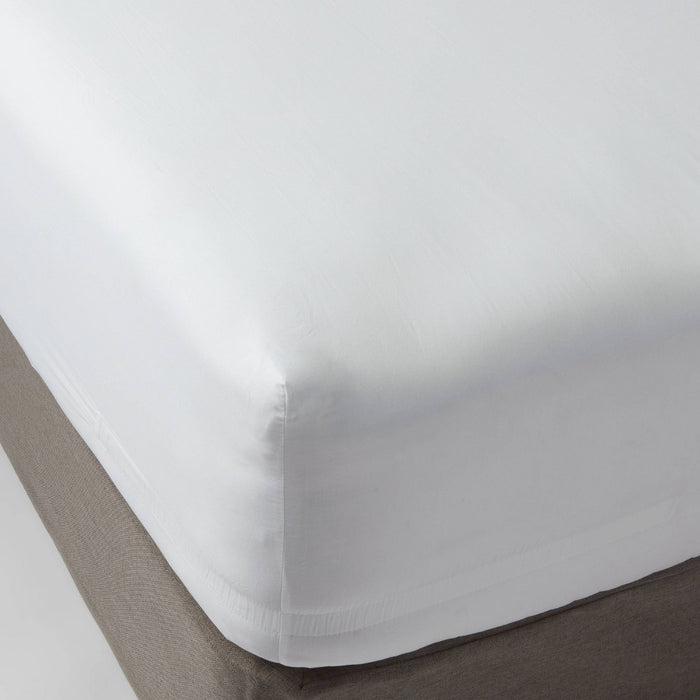Full 300 Thread Count Ultra Soft Fitted Sheet White - Threshold