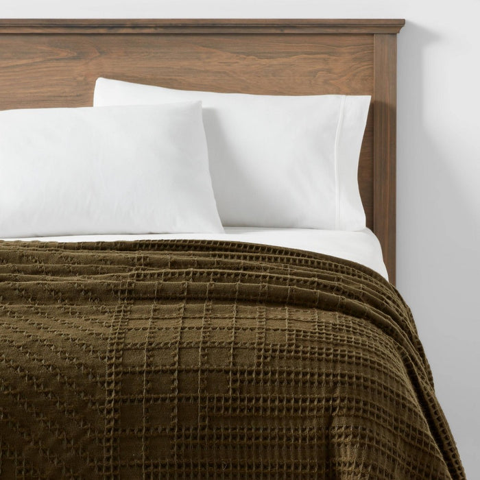 60"x80" Waffle Weave Fringed Bed Throw Green - Threshold