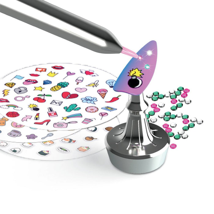 FAO Schwarz Deck Out Your Nails Set