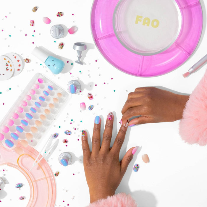 FAO Schwarz Deck Out Your Nails Set