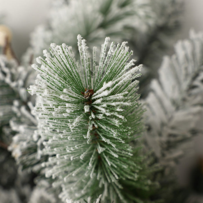 LuxenHome 6.5' Pre-Lit Full Artificial Snow-Flocked Christmas Tree Green (LOCAL PICKUP ONLY)