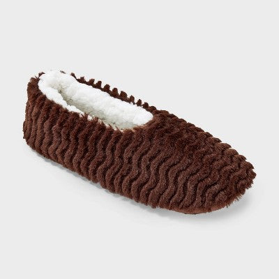 Women's Wavy Textured Faux Fur Cozy Pull-On Slipper Socks with Grippers - Auden Brown S/M