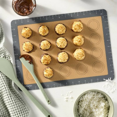 11.5"x15.5" Baking Mat with Macaroon - Figmint