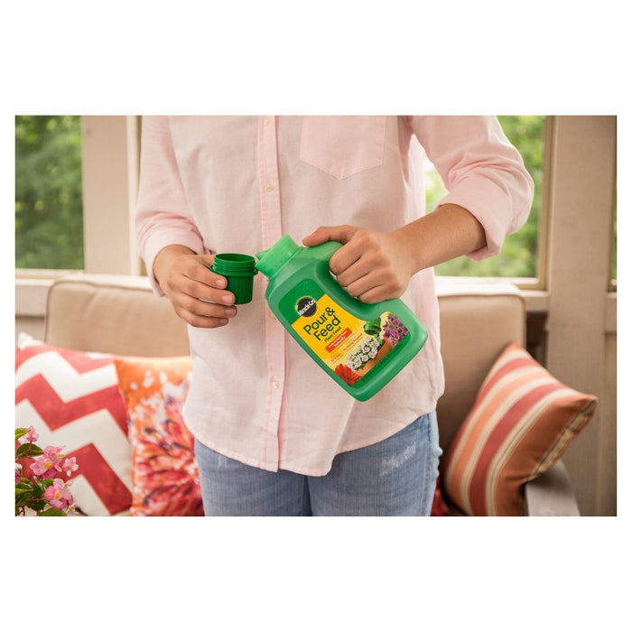 Miracle-Gro Pour & Feed Liquid Plant Food 32oz Ready to Use