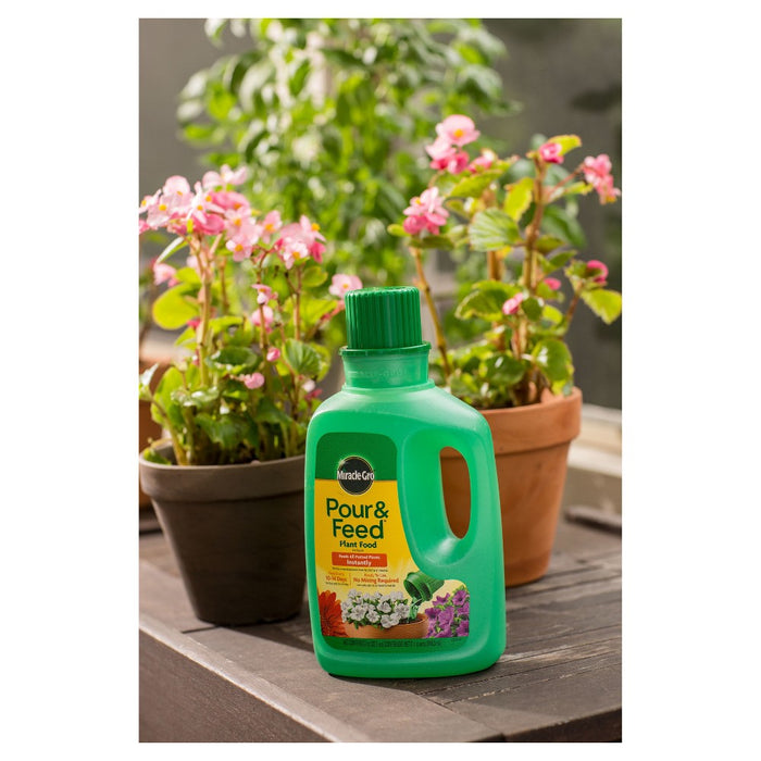 Miracle-Gro Pour & Feed Liquid Plant Food 32oz Ready to Use