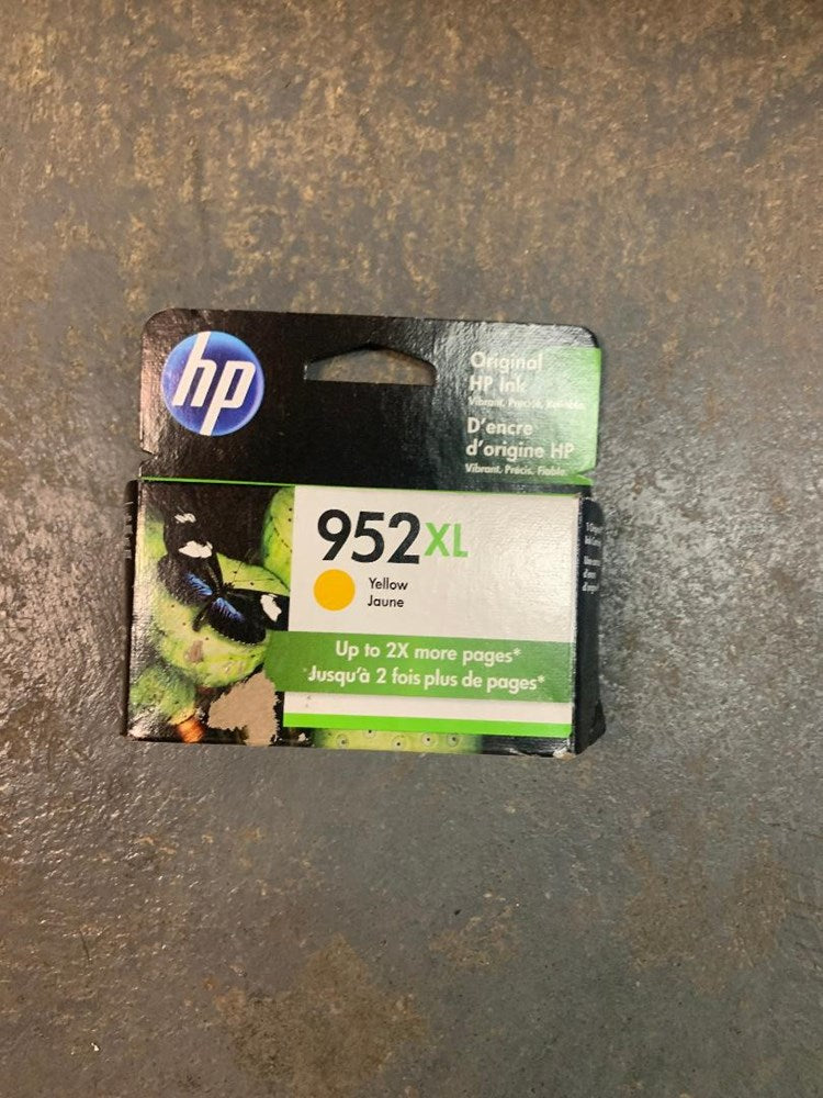 HP 952XL High Yield Original Ink Cartridge- Yellow EXP Date 03/2026 OR 08/24 *NEW & SEALED*