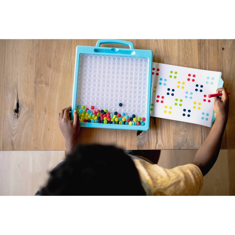 Chuckle & Roar Magnetic Dot Art Designer Travel Art Kit