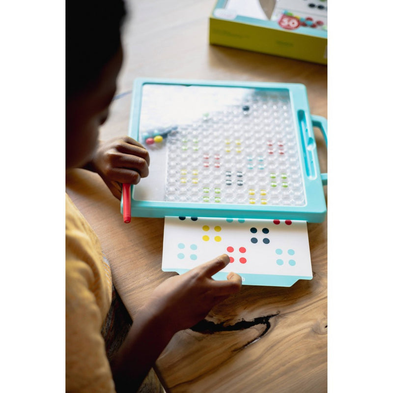Chuckle & Roar Magnetic Dot Art Designer Travel Art Kit