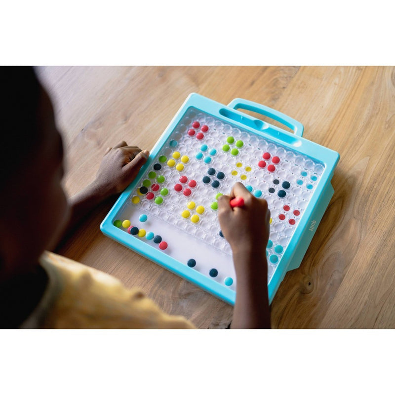 Chuckle & Roar Magnetic Dot Art Designer Travel Art Kit