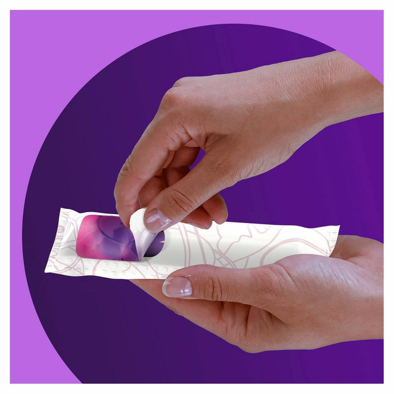 Tampax Radiant Light Absorbency Tampons Plastic Applicator and LeakGuard Braid - Unscented - 28ct