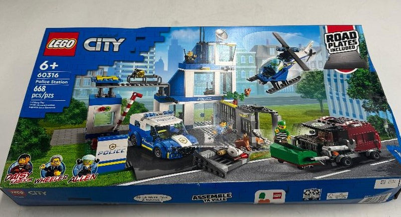 LEGO City Police Station 60316 Building Set SEE DETAILS