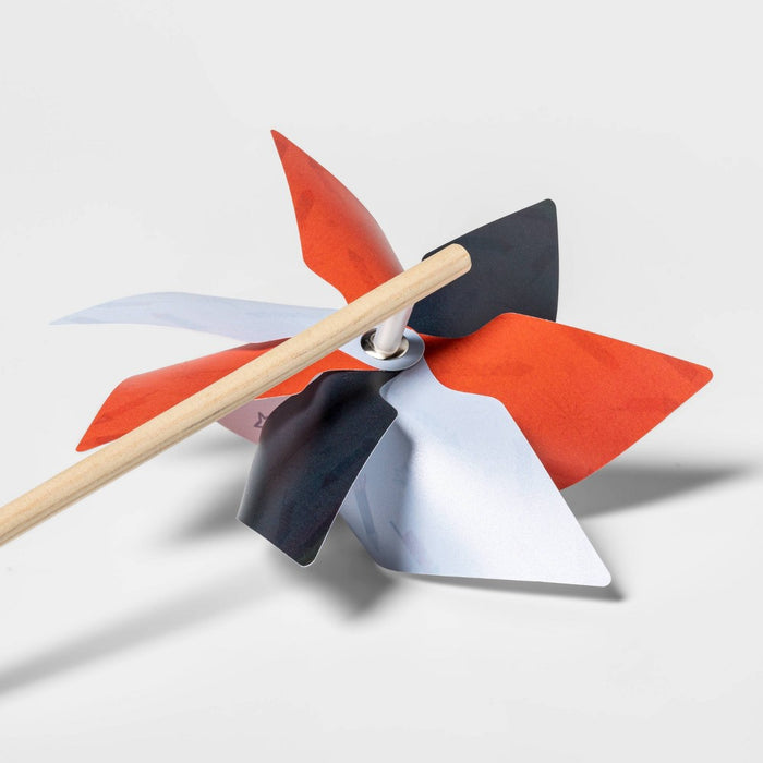 20" Pinwheel All Over Fireworks on White Solid - Sun Squad™