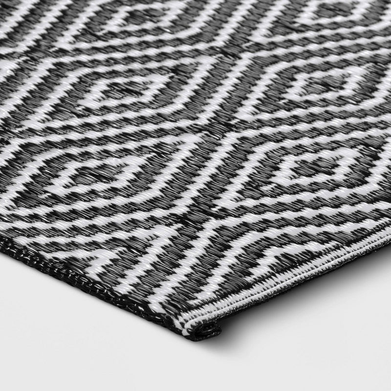 24"x36" Diamond Indoor/Outdoor Rug Black/White - Room Essentials™ (LOCAL PICKUP ONLY)