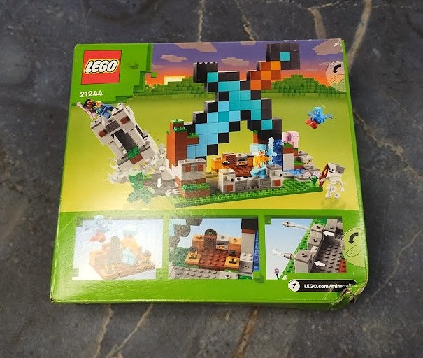 LEGO Minecraft The Sword Outpost Toy with Mobs 21244 *DAMAGED BOX - SEE DETAILS*