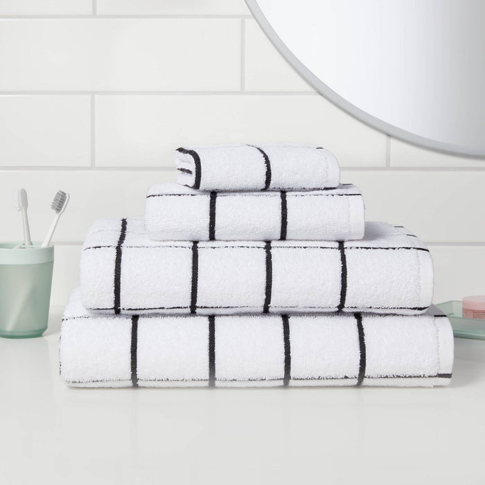 Oversized Grid Everyday Bath Towel Black/White - Room Essentials™