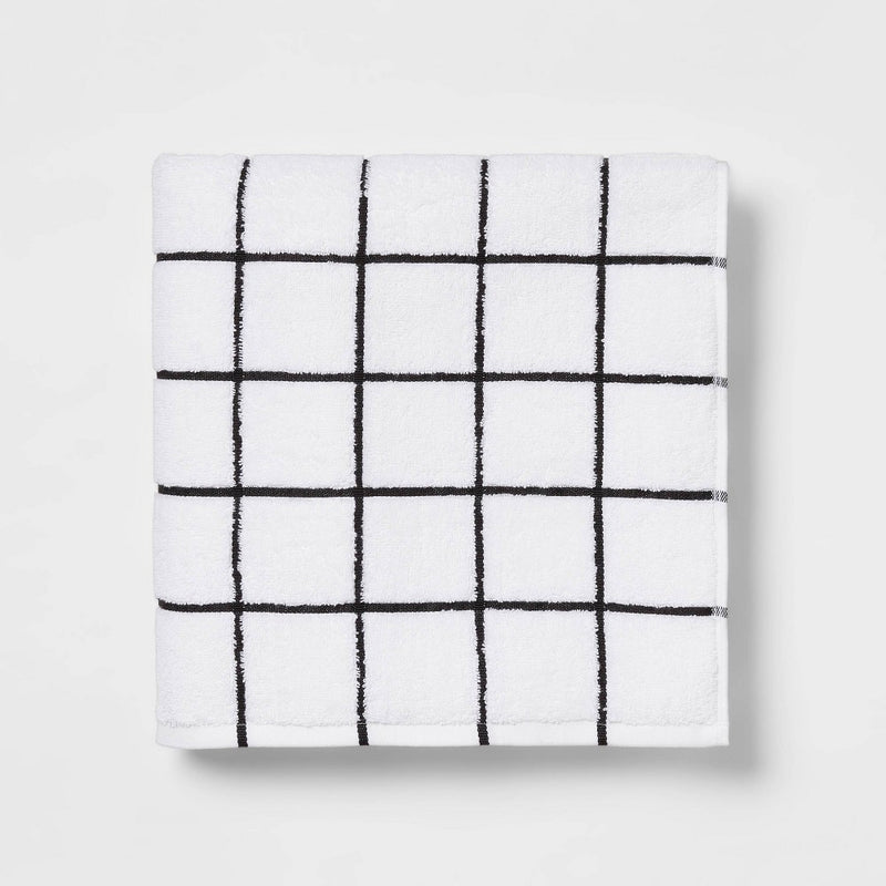 Oversized Grid Everyday Bath Towel Black/White - Room Essentials™