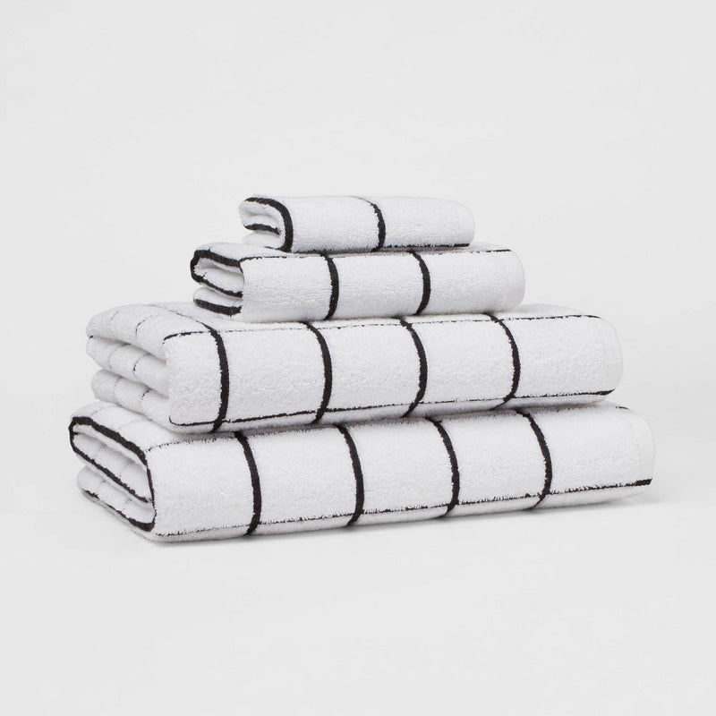 Oversized Grid Everyday Bath Towel Black/White - Room Essentials™