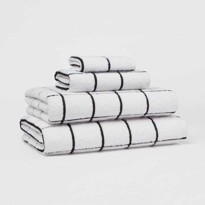 Oversized Grid Everyday Bath Towel Black/White - Room Essentials™