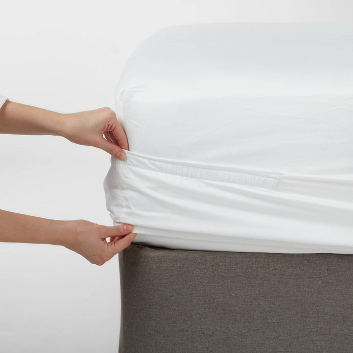 Full 300 Thread Count Ultra Soft Fitted Sheet White - Threshold