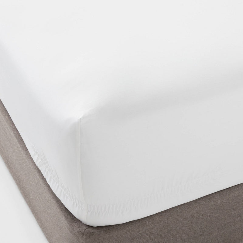 Queen 400 Thread Count Performance Fitted Sheet White - Threshold