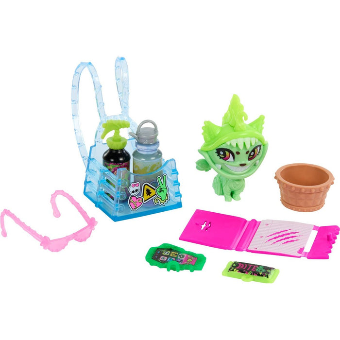 Monster High Venus McFlytrap Fashion Doll with Pet Chewlian and Accessories