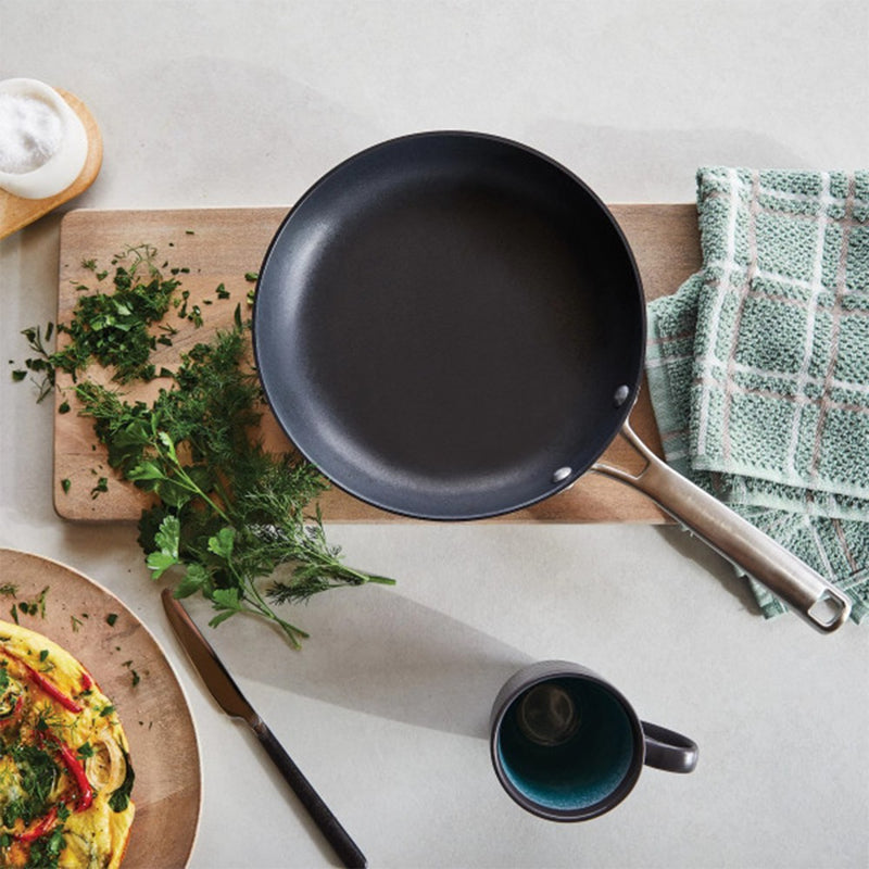 Calphalon Classic 3.5 Qt. Sauce Pan with Lid, Hard-Anodized Nonstick Cookware with AquaShield Technology, Dishwasher & Oven Safe