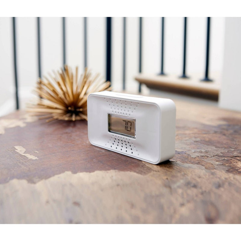 First Alert CO710 Carbon Monoxide Detector with Digital Temperature Display