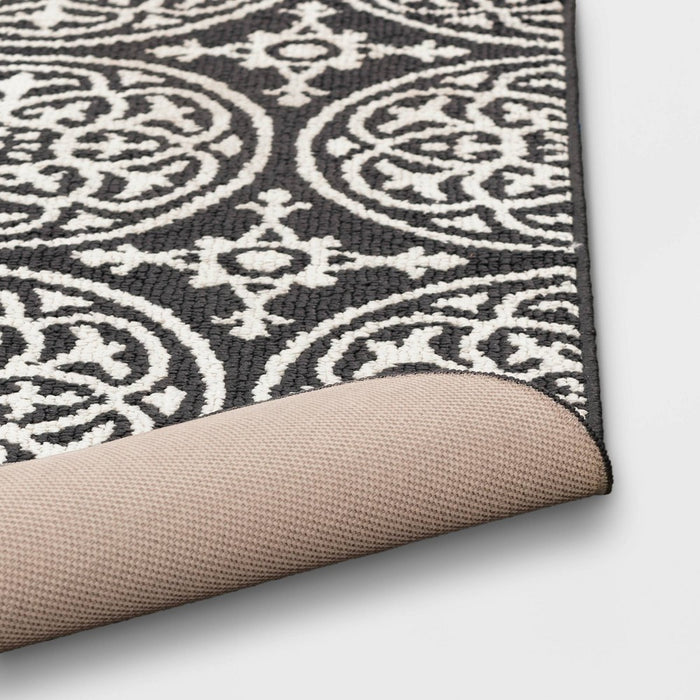 2'6"x3'10" Washable Medallion Tufted And Hooked Accent Rug Gray - Threshold
