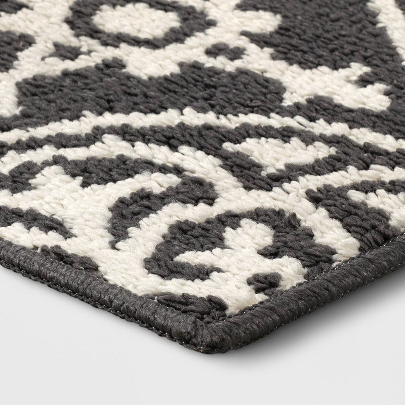 2'6"x3'10" Washable Medallion Tufted And Hooked Accent Rug Gray - Threshold (LOCAL PICKUP ONLY)