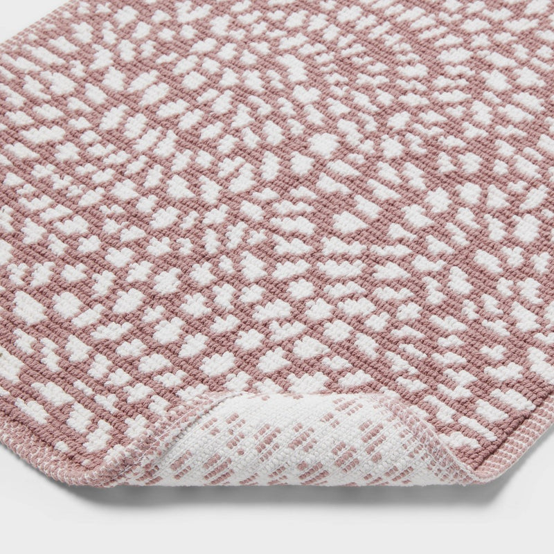 20"x30" Performance Plus Bath Mat Mauve Geo - Threshold