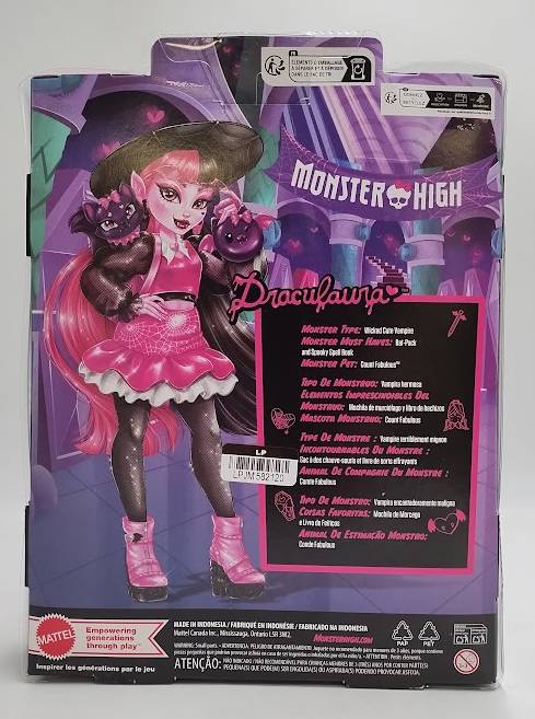 Monster High Draculaura Fashion Doll with Pet Count Fabulous and Accessories