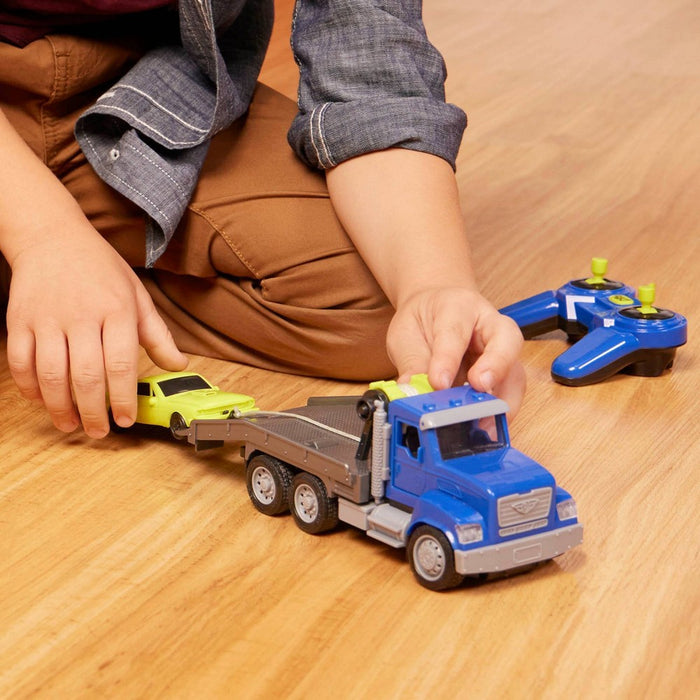 DRIVEN by Battat Micro Series Remote Control Tow Truck