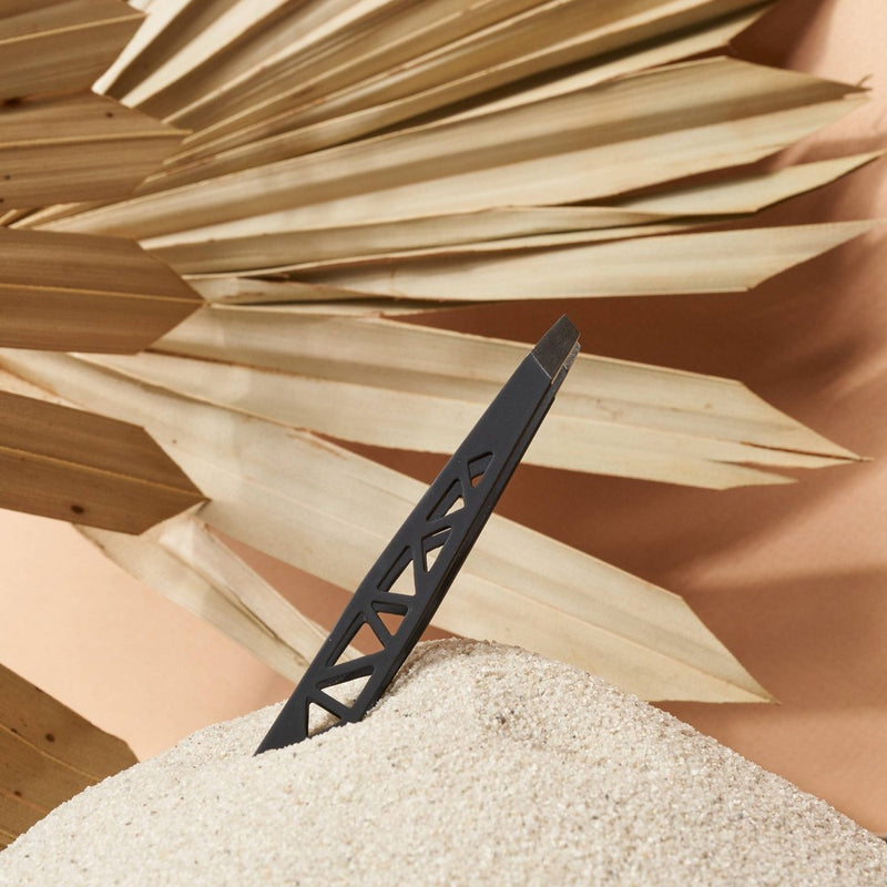 JAPONESQUE Slant Tweezer Midnight