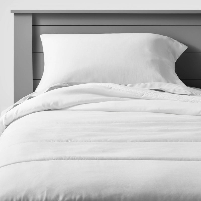 Full/Queen Bed Basics Kids' Duvet Insert White - Pillowfort