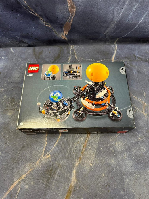 LEGO Technic Planet Earth and Moon in Orbit Space Toys Set 42179 SEE DETAILS
