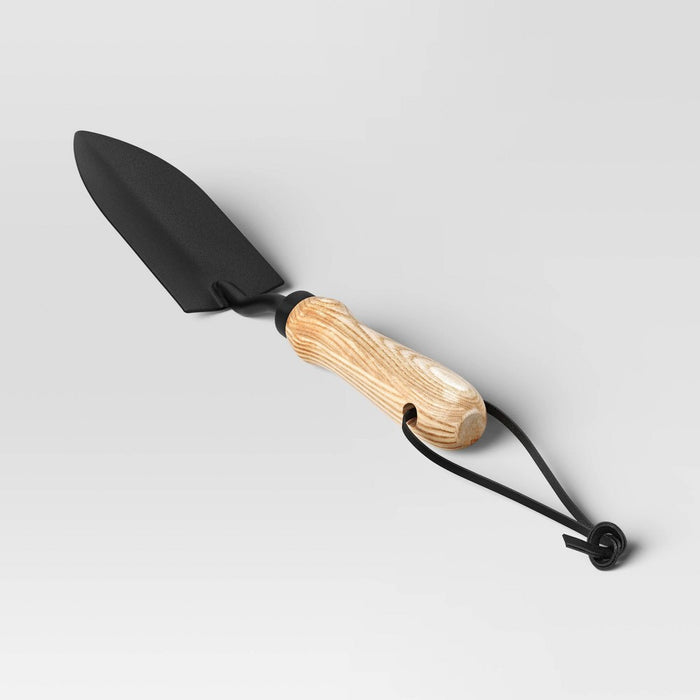 Outdoor Narrow Spade Shovel - Threshold