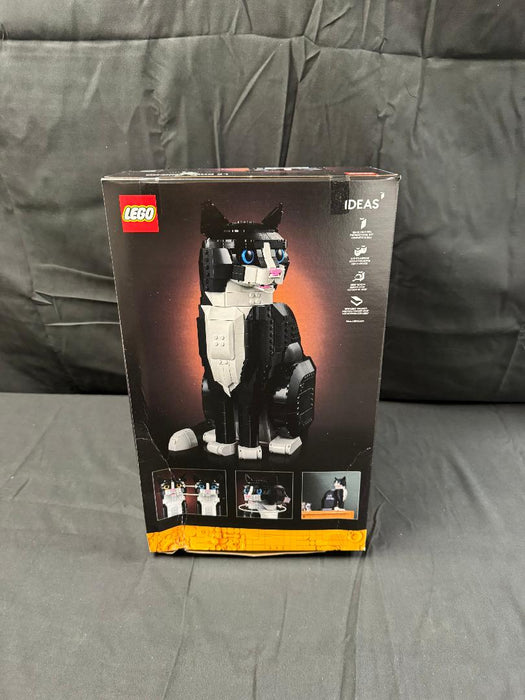 LEGO Ideas Tuxedo Cat 21349 SEE DETAILS