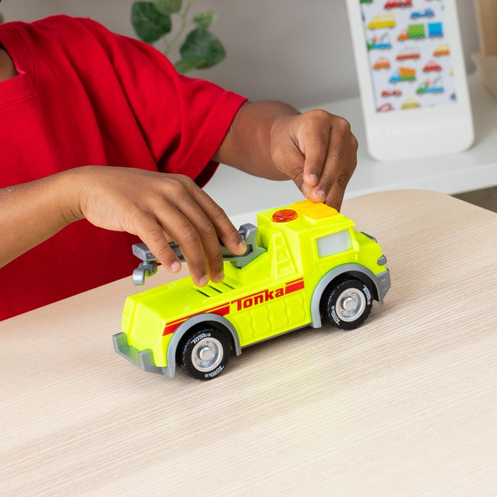 Tonka Mighty Machines Lights & Sounds - Tow Truck - Neon