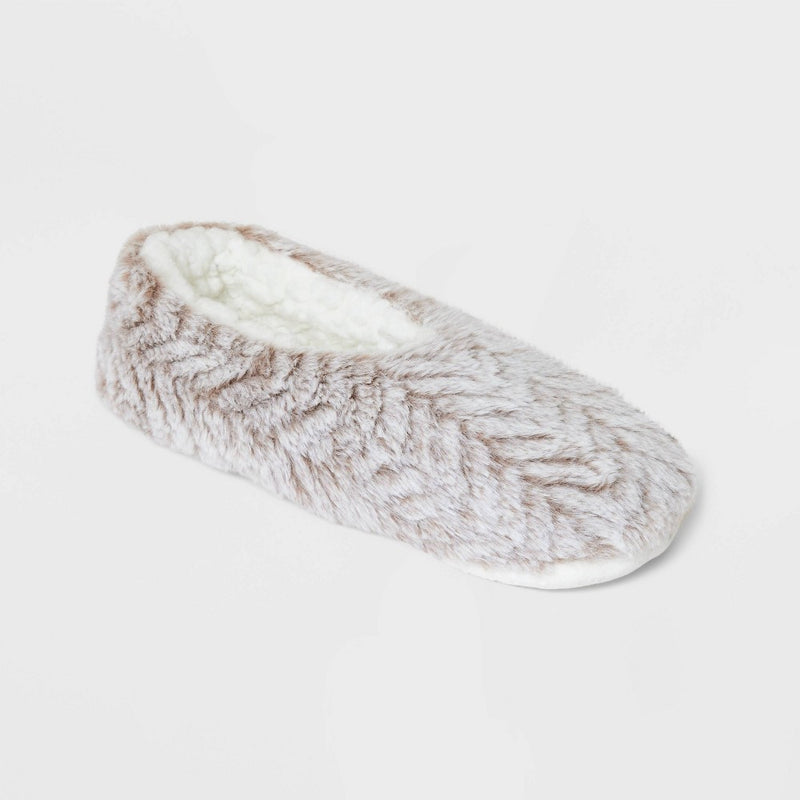 Women's Herringbone Faux Fur Cozy Pull-On Slipper Socks with Grippers - Auden Tan/Ivory S/M