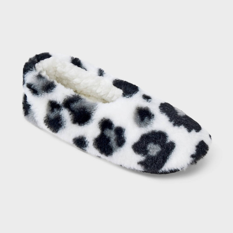 Women's Leopard Faux Fur Cozy Pull-On Slipper Socks with Grippers - Auden White/Black M/L