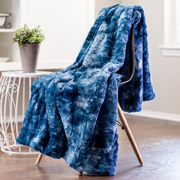 Chanasya Wolf Faux Fur Throw Blanket with Plush Faux Shearling Side - 50" x 65” - Blue