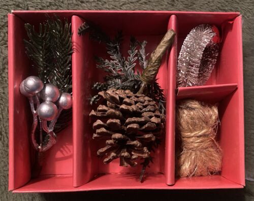 Greenery Gift Topper Set Red - Bullseye's Playground