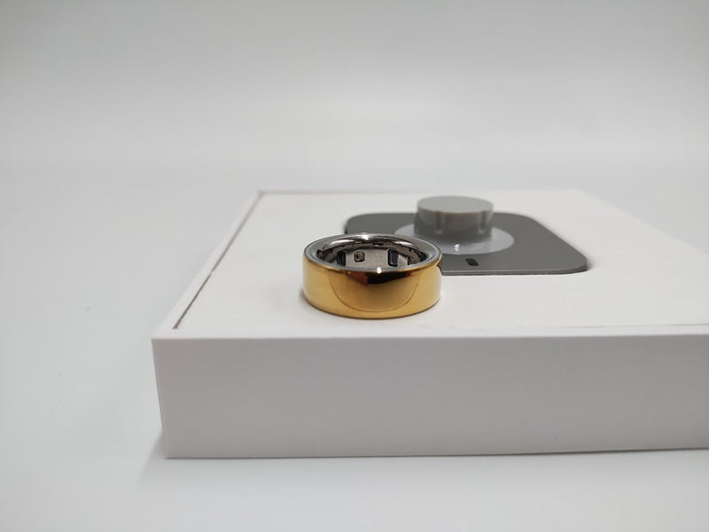 Oura Ring 4 Gold - Size 8 *PRE-OWNED*