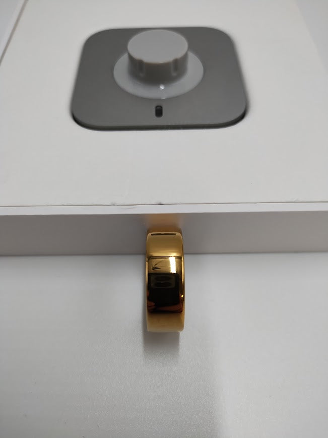 Oura Ring 4 Gold - Size 8 *PRE-OWNED*