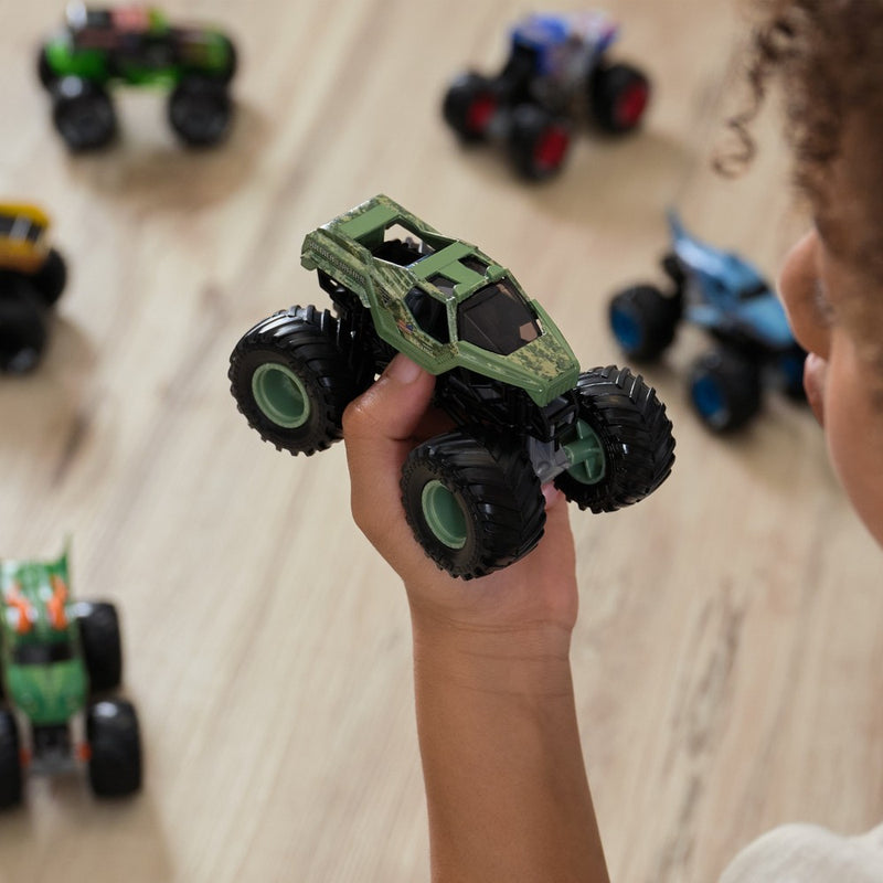 Monster Jam Soldier Fortune Die Cast Monster Truck with Trading Card