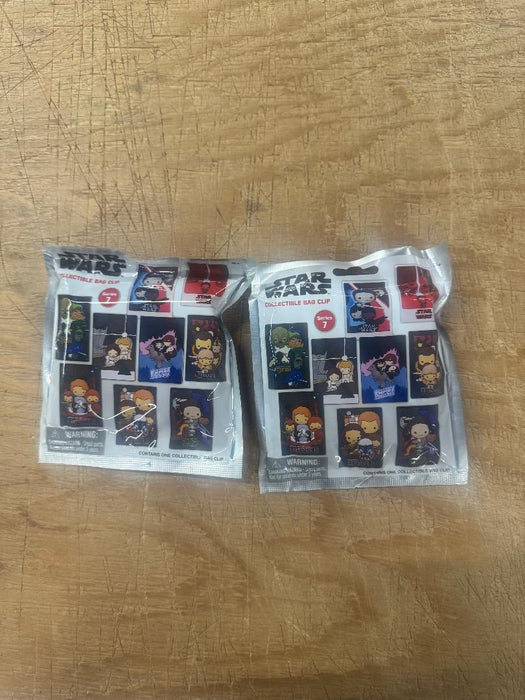 LOT OF 2 Star Wars Collectible Bag Clip Series 7---STYLES VARY LOT OF 2