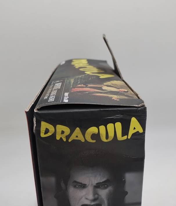 Universal Monsters Ultimate Dracula (Carfax Abbey) 7" Action Figure