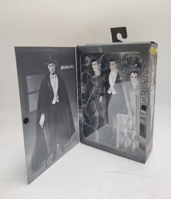 Universal Monsters Ultimate Dracula (Carfax Abbey) 7" Action Figure