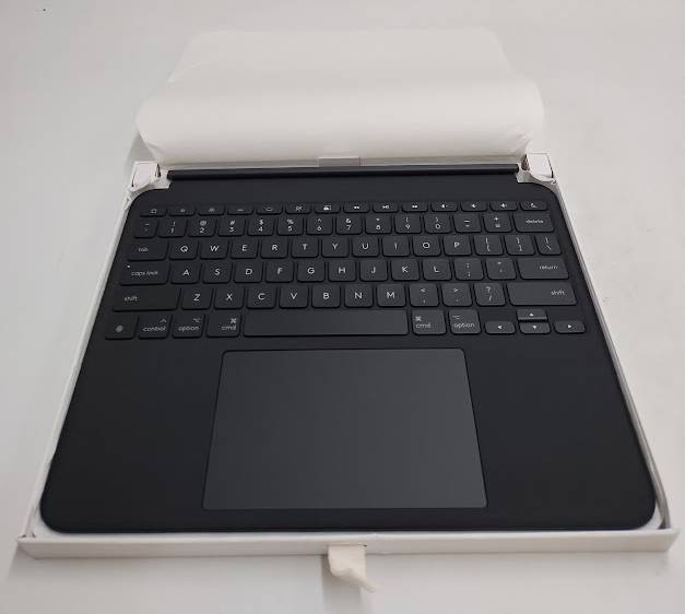 Logitech Combo Touch Keyboard Case for Apple iPad Pro 13-inch (M4,M5) OPEN BOX